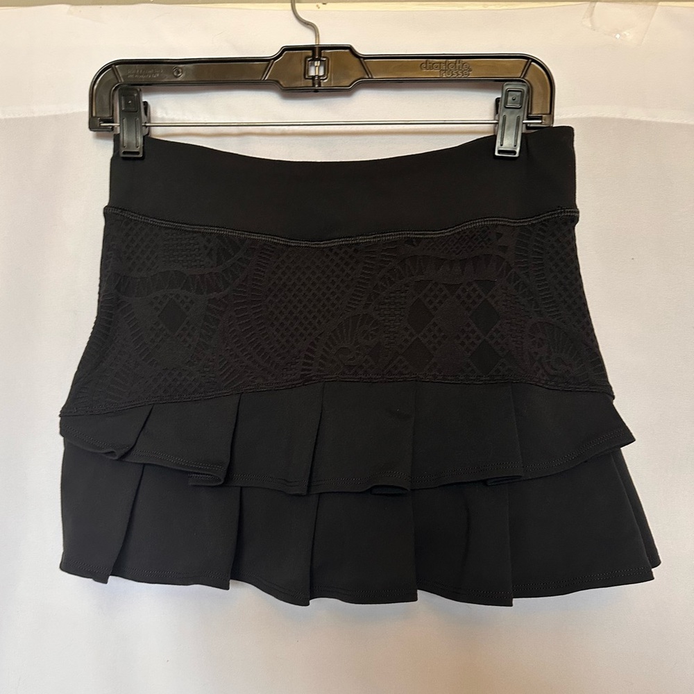 Trina Turk Recreation Black Laser Cut Pleated Athletic Skort Skirt Size Medium - Picture 3 of 8